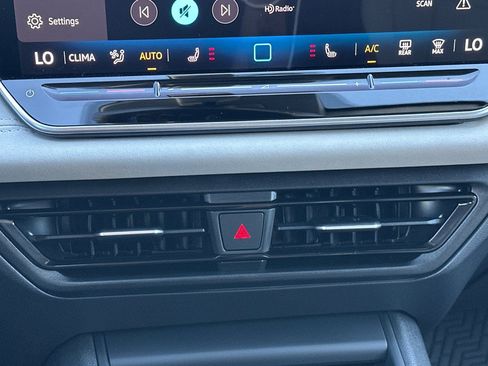 New 2026 Volkswagen Tiguan SE image 18