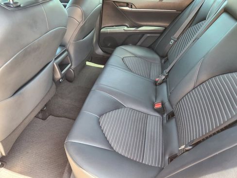 Used 2019 Toyota Camry SE w/ Convenience Package FWD image 12