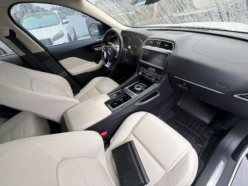 Used 2020 Jaguar F-PACE Prestige image 13