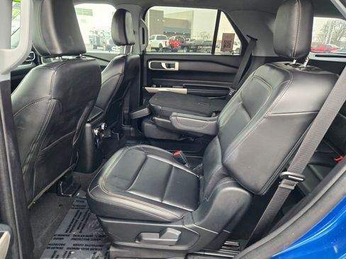 Used 2022 Ford Explorer XLT w/ Equipment Group 202A image 17