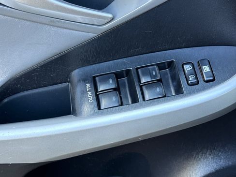 Used 2015 Toyota Prius Five FWD image 13