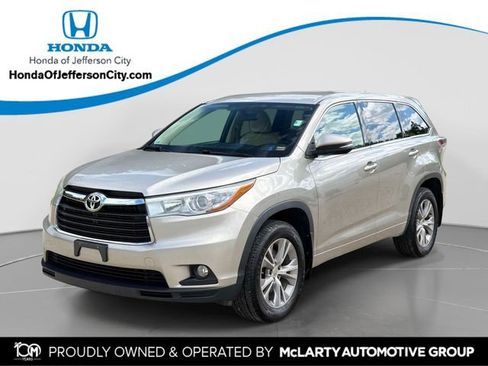 Used 2015 Toyota Highlander Plus AWD/4WD image 1