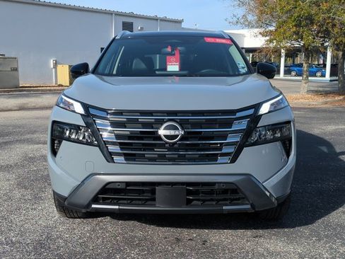 Certified 2025 Nissan Rogue SL w/ Tech Package FWD image 9