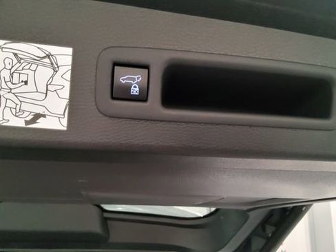 Used 2024 Toyota Sienna XLE FWD image 15