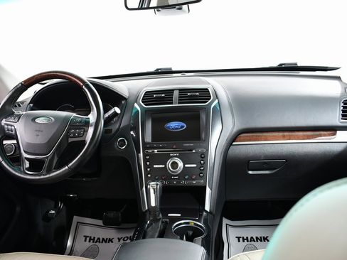 Used 2017 Ford Explorer Platinum image 7