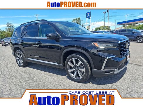Used 2023 Honda Pilot Touring image 1