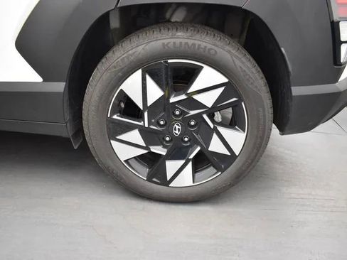Used 2025 Hyundai Kona SEL FWD image 35