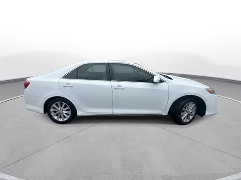 Used 2012 Toyota Camry XLE w/ Leather Pkg FWD image 5