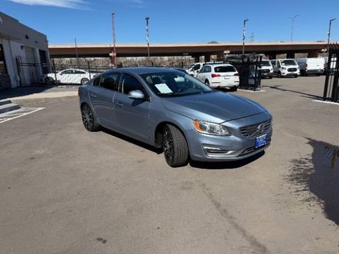 Used 2018 Volvo S60 T5 Inscription Platinum w/ Climate Package image 22