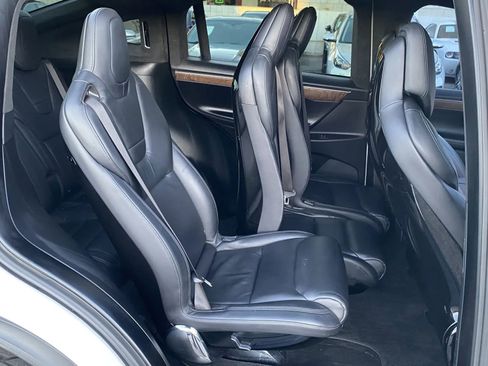Used 2016 Tesla Model X 75D image 8