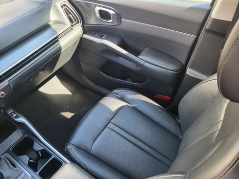 Used 2024 Kia Sorento S image 16