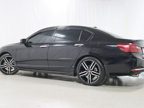 Used 2016 Honda Accord Touring image 9