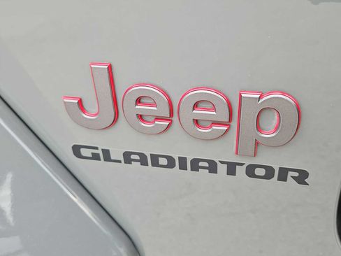 Used 2021 Jeep Gladiator Rubicon AWD/4WD image 11