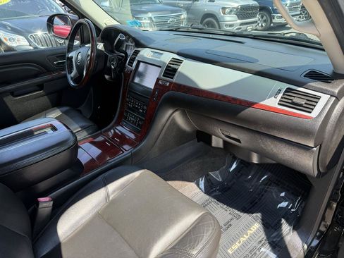 Used 2013 Cadillac Escalade Luxury AWD/4WD image 22