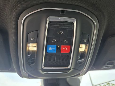 New 2026 Jeep Grand Cherokee Altitude image 17