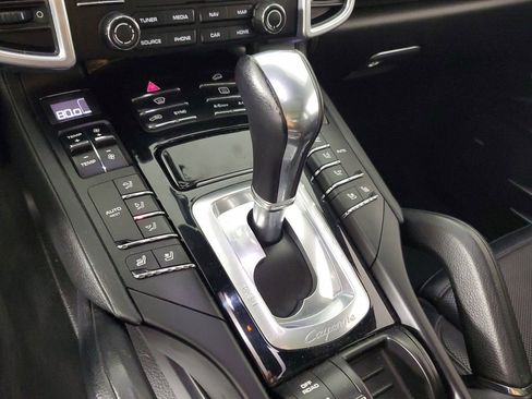 Used 2018 Porsche Cayenne Platinum Edition w/ Premium Package AWD/4WD image 25
