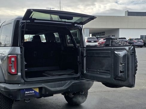 Used 2025 Ford Bronco Badlands image 9