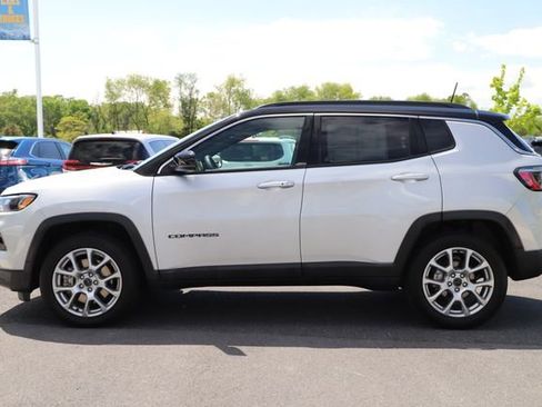 Used 2025 Jeep Compass Limited AWD/4WD image 4