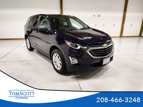 Used 2020 Chevrolet Equinox LS w/ LS Convenience Package image 1