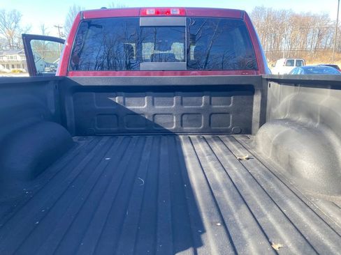 Used 2017 RAM 1500 Classic SLT w/ SLT Plus Dï¿©cor Group image 30