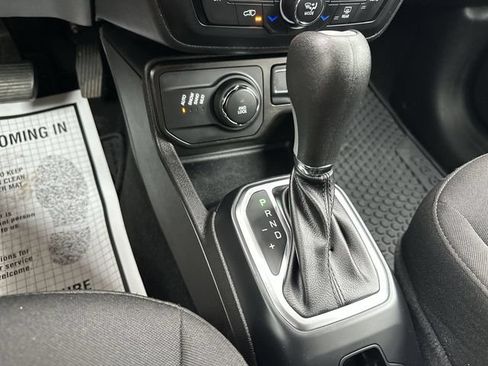 Used 2023 Jeep Renegade Latitude AWD/4WD image 23