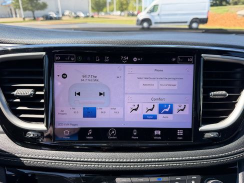 Used 2023 Chrysler Pacifica Touring-L w/ S Appearance Package FWD image 32