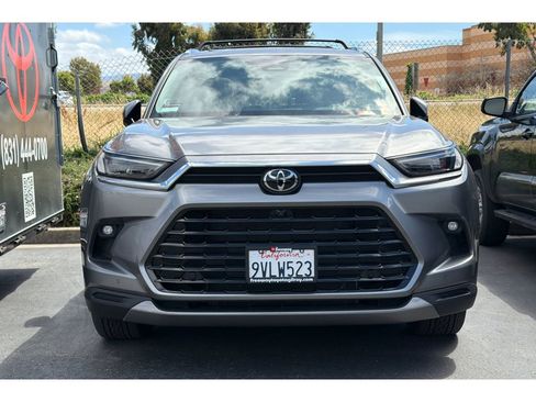 Certified 2025 Toyota Grand Highlander AWD image 3