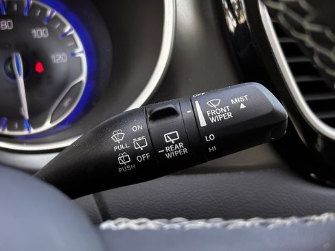 Used 2024 Chrysler Pacifica Touring-L image 24