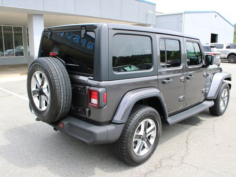 Used 2018 Jeep Wrangler Unlimited Sahara AWD/4WD image 3