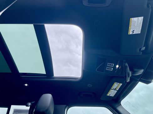 New 2026 Land Rover Defender 110 X-Dynamic SE AWD/4WD image 17