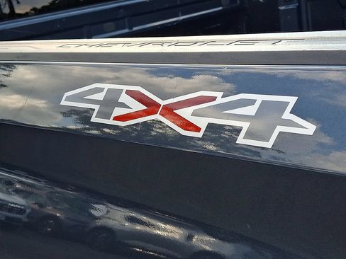 Used 2022 Chevrolet Silverado 1500 LT AWD/4WD image 26