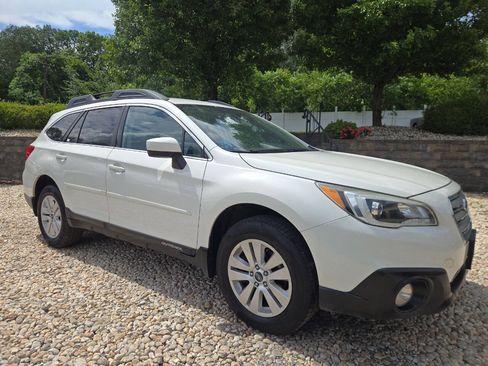 Used 2016 Subaru Outback 2.5i Premium AWD/4WD image 9