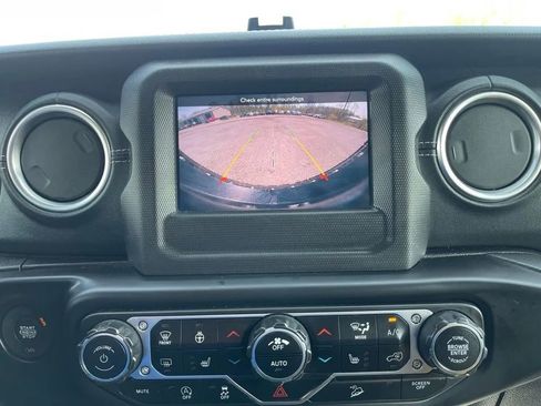 Used 2021 Jeep Wrangler Unlimited Sahara w/ LED Lighting Group AWD/4WD image 28