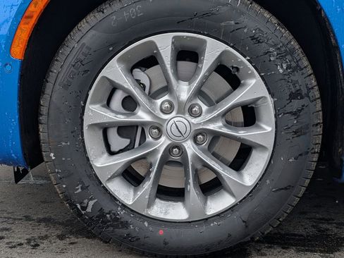 New 2026 Chrysler Pacifica Select AWD/4WD image 4