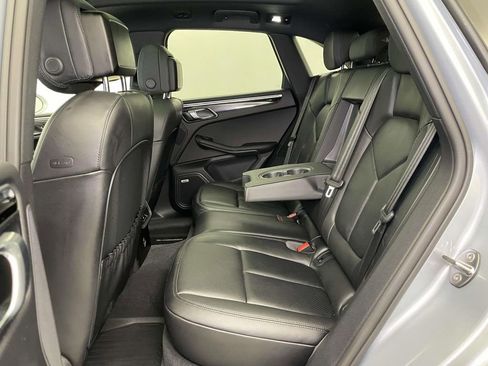 Used 2022 Porsche Macan image 19