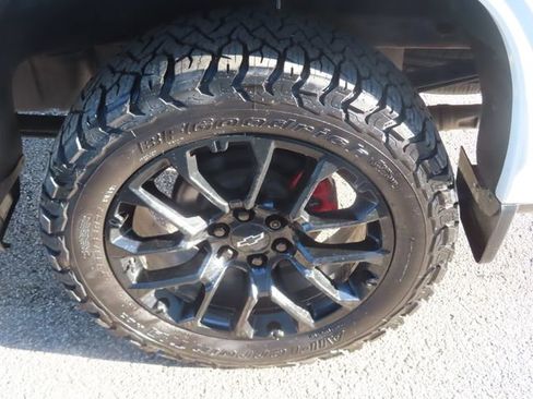 Used 2024 Chevrolet Silverado 1500 High Country AWD/4WD image 17