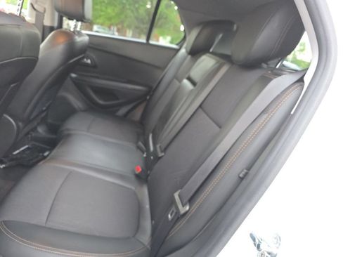 Used 2020 Chevrolet Trax LT w/ Driver Confidence Package AWD/4WD image 23