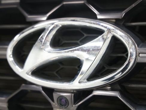Used 2019 Hyundai Santa Fe AWD image 4