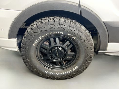 Used 2023 Ford Transit 350 XLT image 13