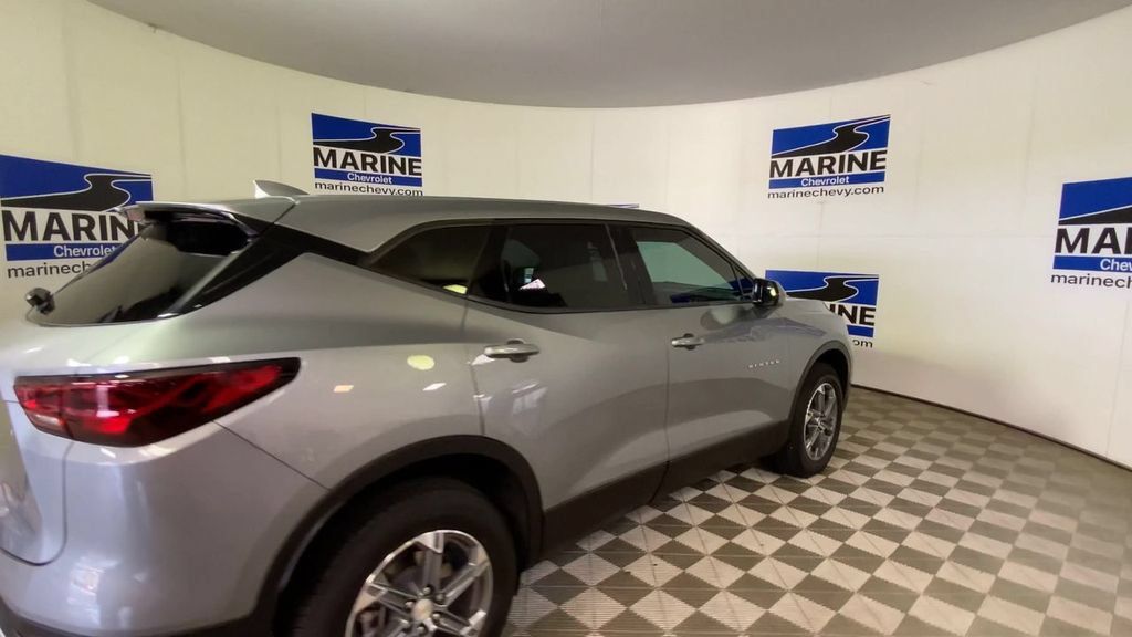 Used 2023 Chevrolet Blazer LT FWD image 2