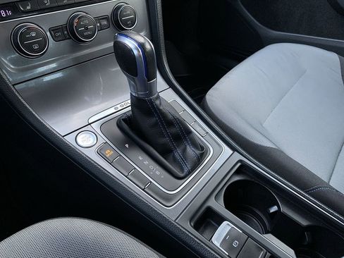 Used 2015 Volkswagen e-Golf Limited Edition image 23