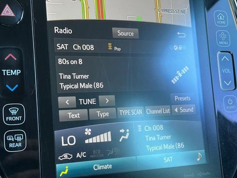 Used 2018 Toyota Prius Prime Premium image 18