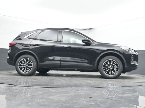 New 2026 Ford Escape SE FWD image 51