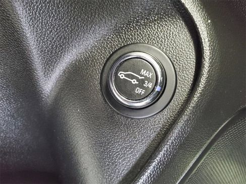 Used 2020 Buick Encore GX Essence image 11