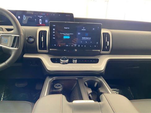 Used 2025 Ford Expedition Active image 23