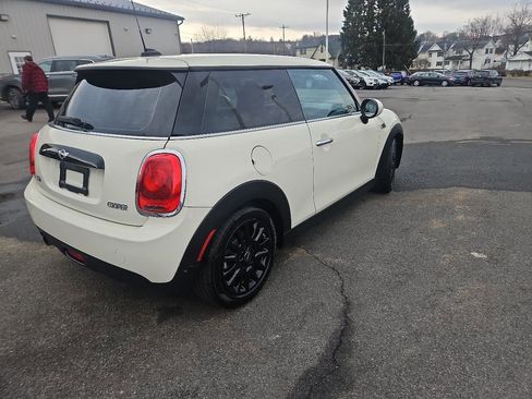 Used 2018 MINI Cooper 2-Door Hardtop image 3