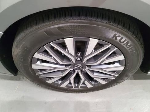 Used 2025 Nissan Altima 2.5 SV FWD image 31