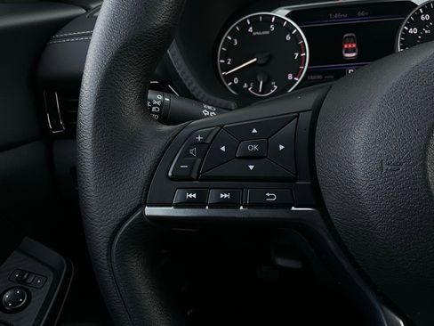 Used 2025 Nissan Sentra SV image 30