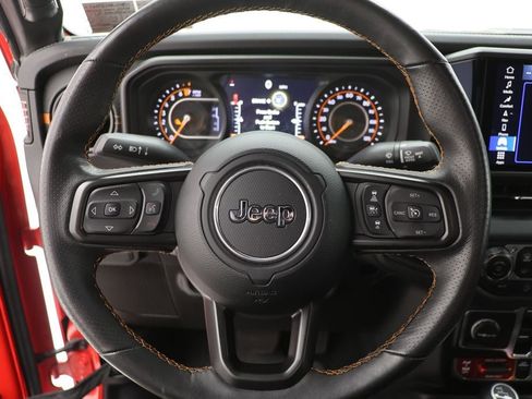 Used 2024 Jeep Gladiator Mojave w/ Dual Top Group AWD/4WD image 21