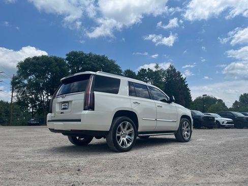 Used 2015 Cadillac Escalade Luxury AWD/4WD image 7